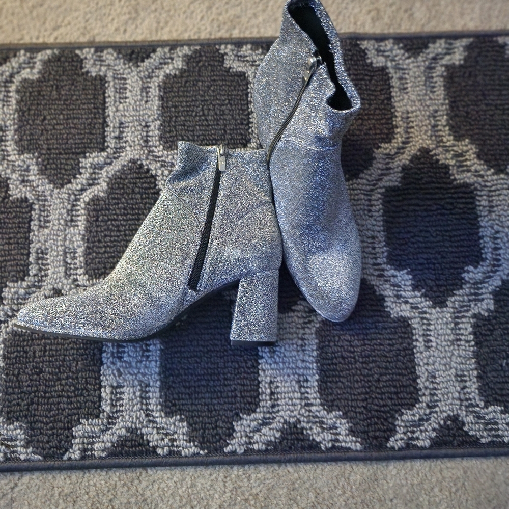 Boots Size 10 - Picture 2 of 3